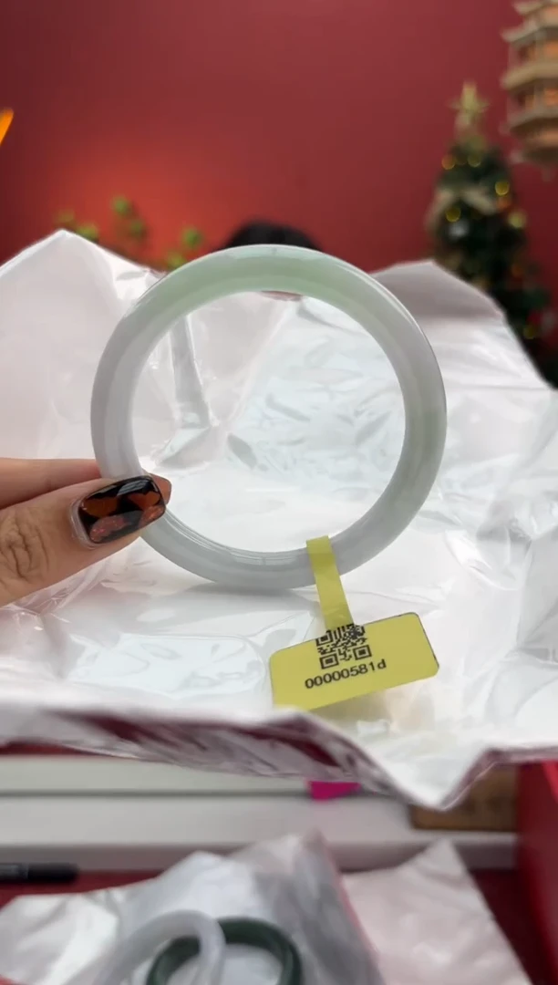 未镶嵌手镯（圆镯）翡翠翡翠手镯9