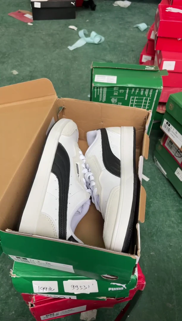 彪马时尚休闲运动鞋42M  JJ12