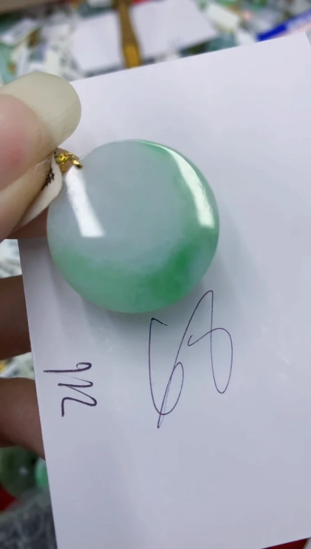 翡翠18K金镶嵌颈饰11111111111