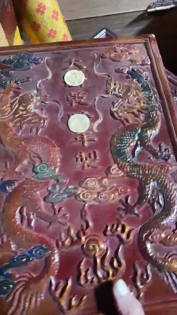 香榧木开封竖款红色双龙扁盒子