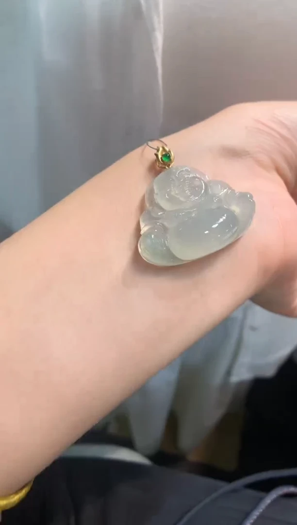 颈饰18K金镶嵌翡翠佛公