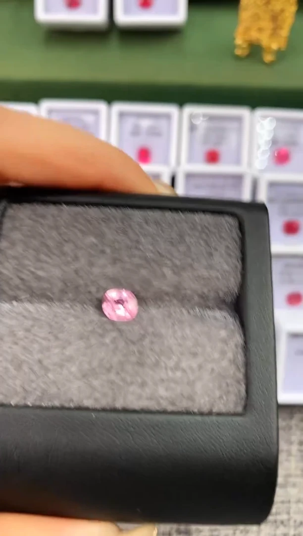 未镶嵌裸石定制尖晶石池*?枕型 粉色调 0.96ct