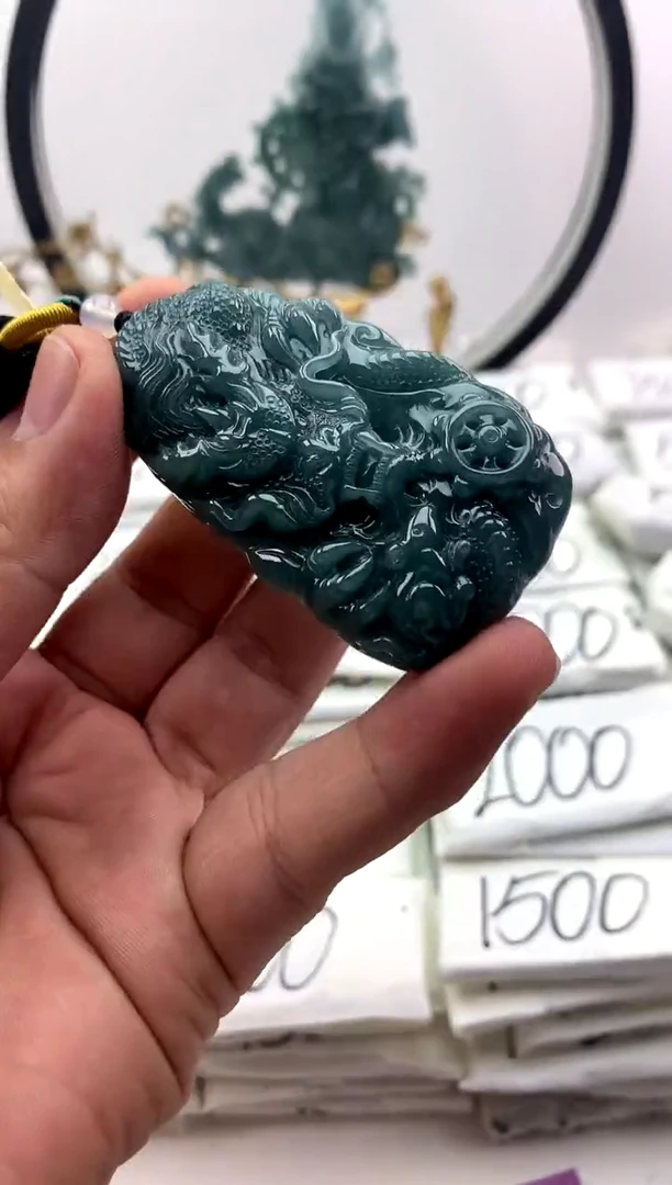 翡翠未镶嵌颈饰龙牌【品质一般介意慎拍】