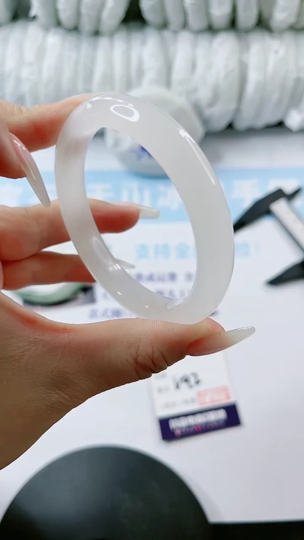 【闪购商品】石英质玉手镯未镶嵌多样性发货V92