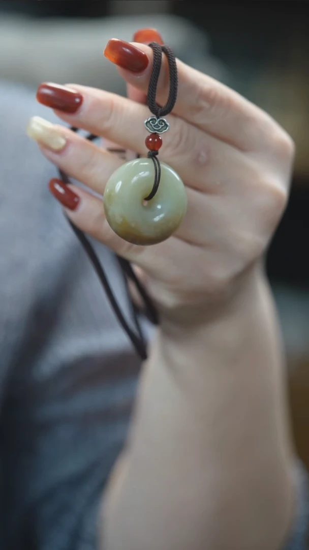 颈饰未镶嵌和田玉平安扣