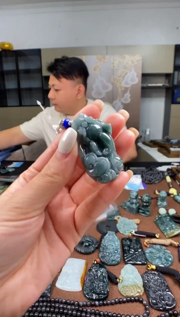 颈饰未镶嵌翡翠 多样性发其一