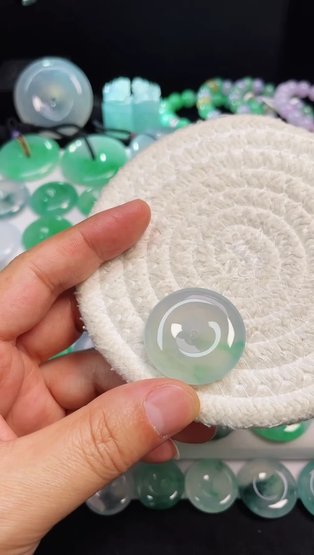 翡翠未镶嵌颈饰大*兔30.3 6.1mm