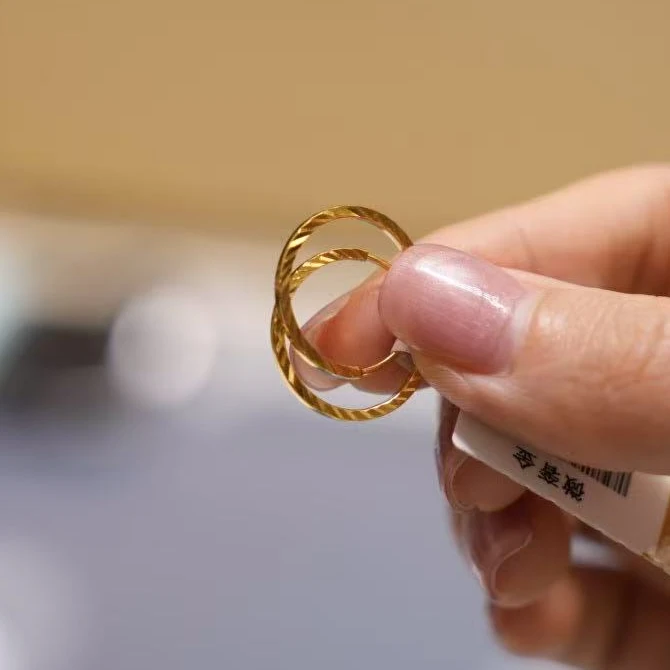 【巧玲专属】足金999菱格圆环耳环 经典时尚百搭 1.03