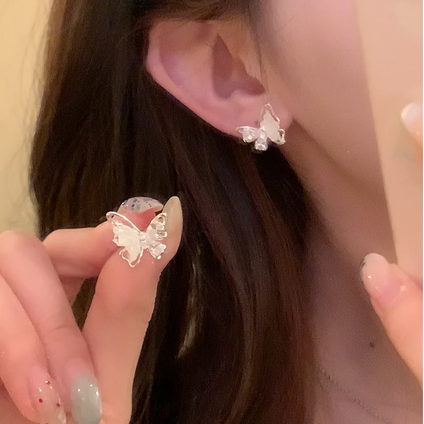 铜合金锆石耳饰 气质灵动闪锆镂空蝴蝶耳环女春夏百搭耳针耳饰