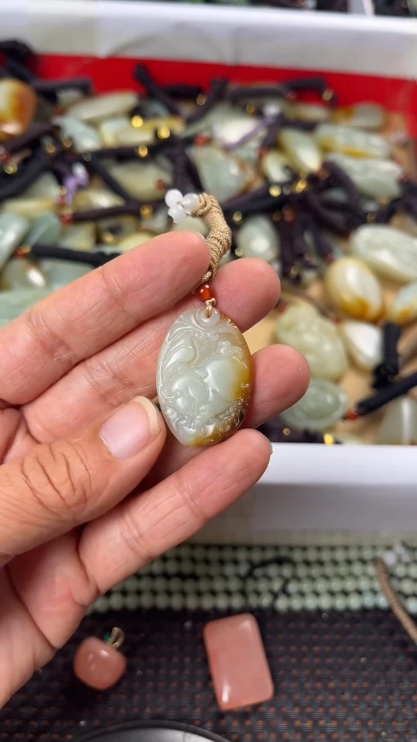 【闪购商品】和田玉颈饰未镶嵌多样性发货没有证书拍一发一有瑕