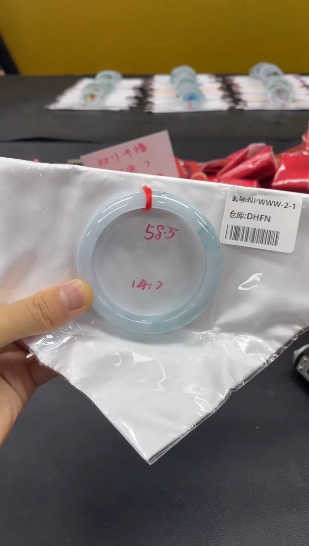 未镶嵌手镯翡翠翡翠手镯