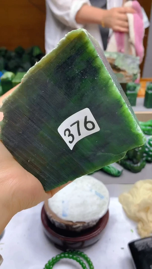 和田玉（碧玉）未镶嵌珠宝半成品1