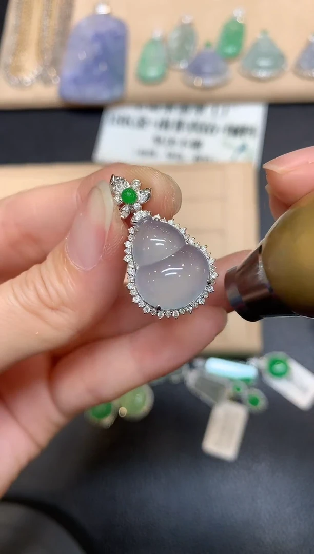 【闪购商品】翡翠颈饰18K金镶嵌葫芦【无服务费