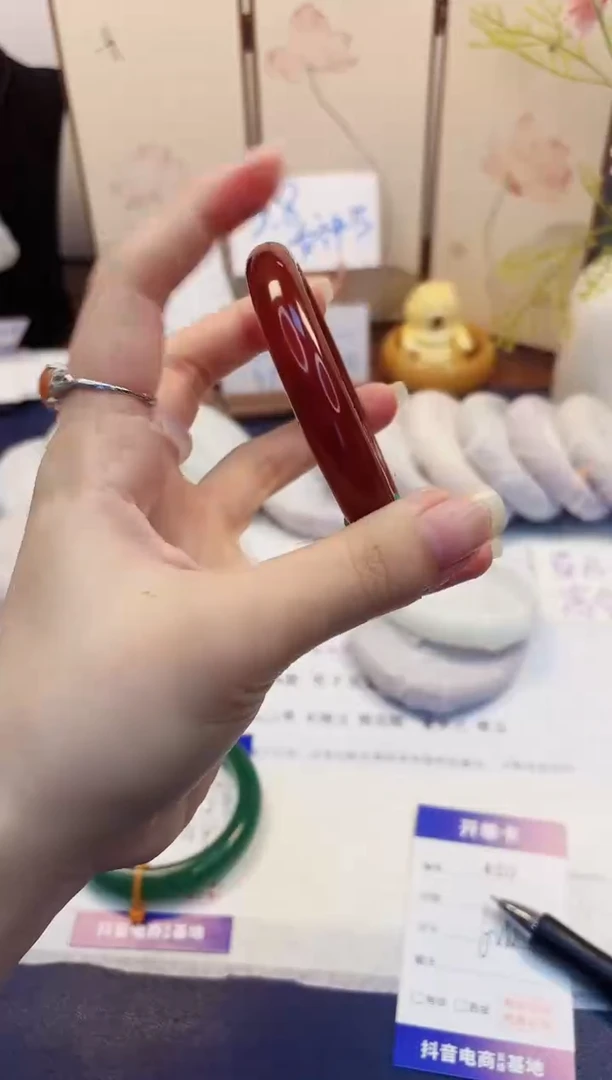 【闪购商品】石英质玉手镯未镶嵌400-玛瑙-圈口62