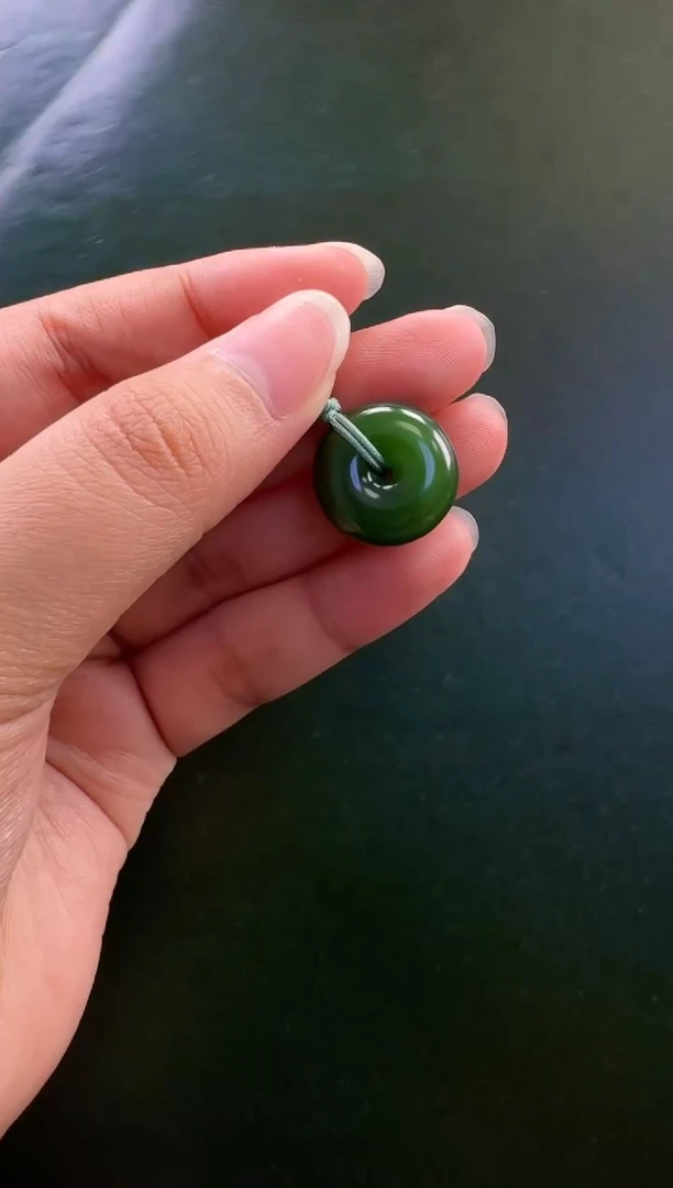 颈饰未镶嵌和田玉吊坠