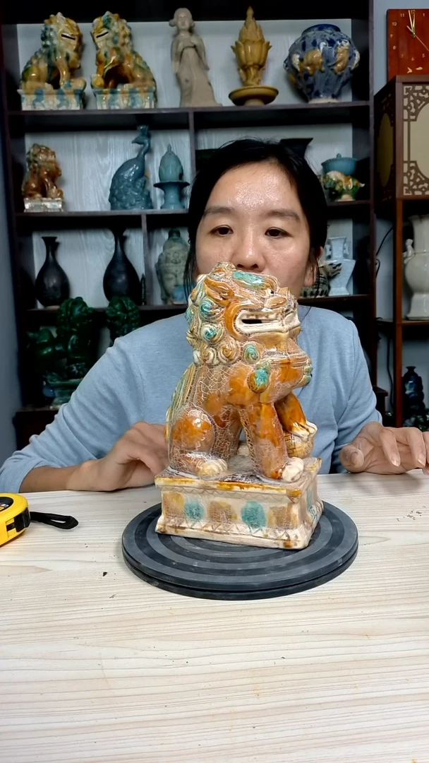 经典一对狮子精美复古风格瓷器