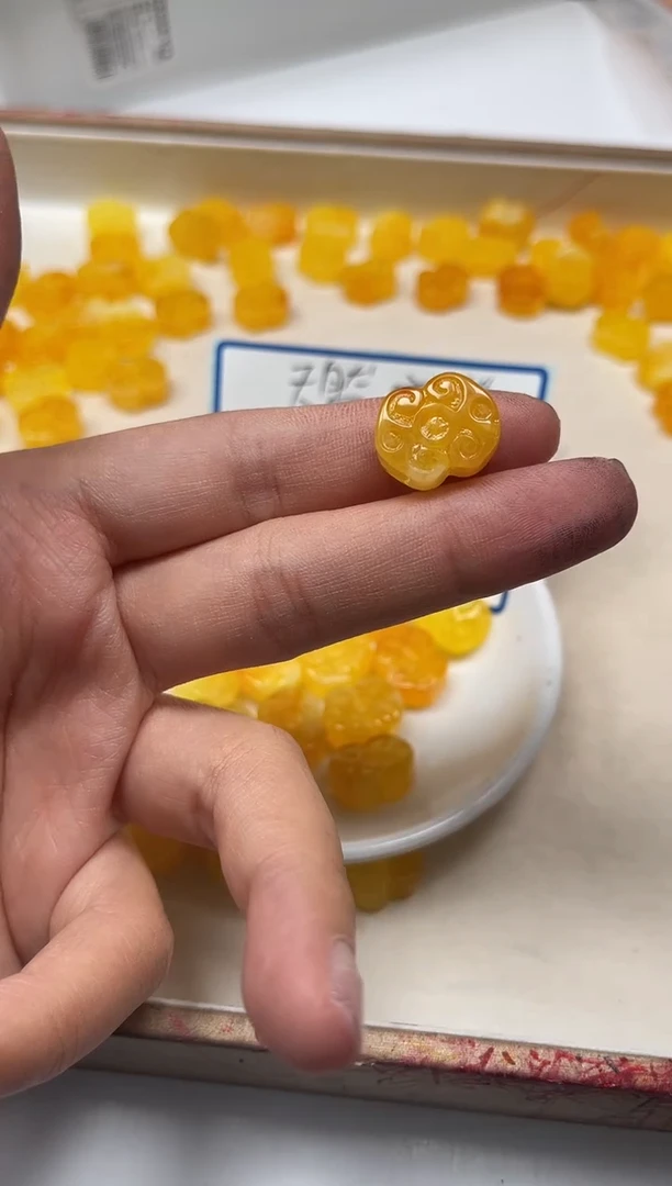 未镶嵌蜜蜡裸石M513 蜜蜡 如意锁6个8.8元