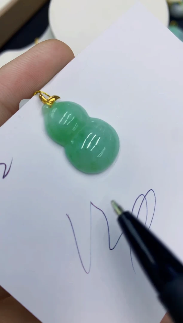 翡翠18K金镶嵌颈饰11111111111