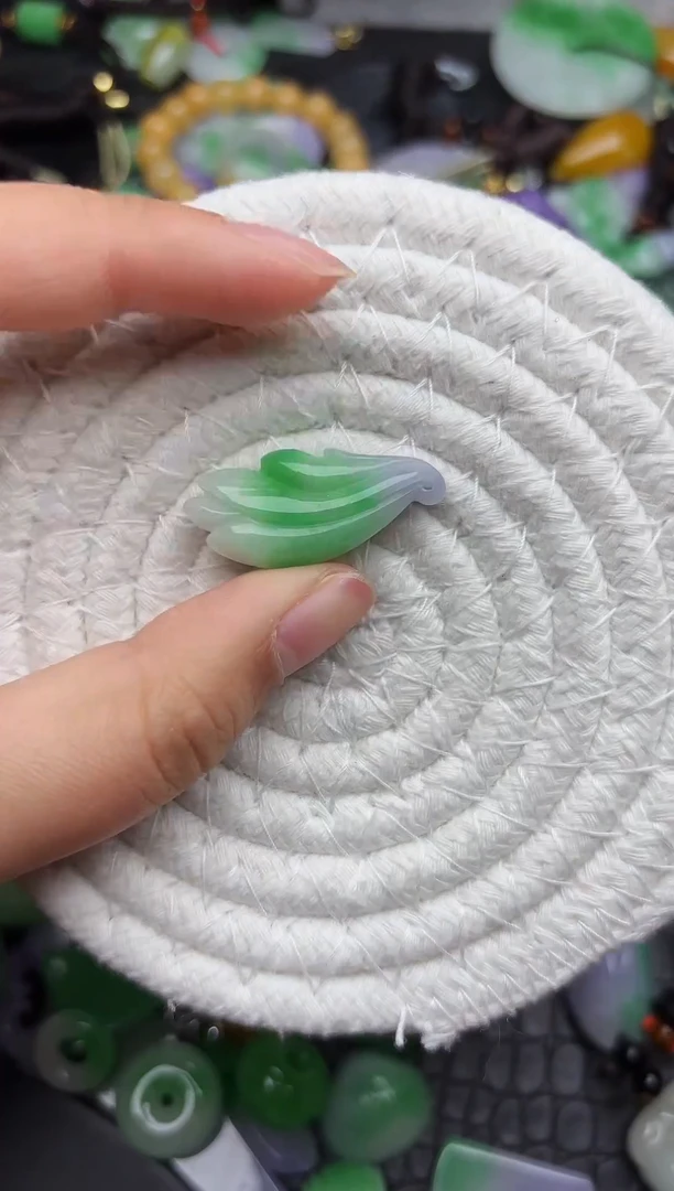 颈饰未镶嵌翡翠缅甸翡翠吊坠