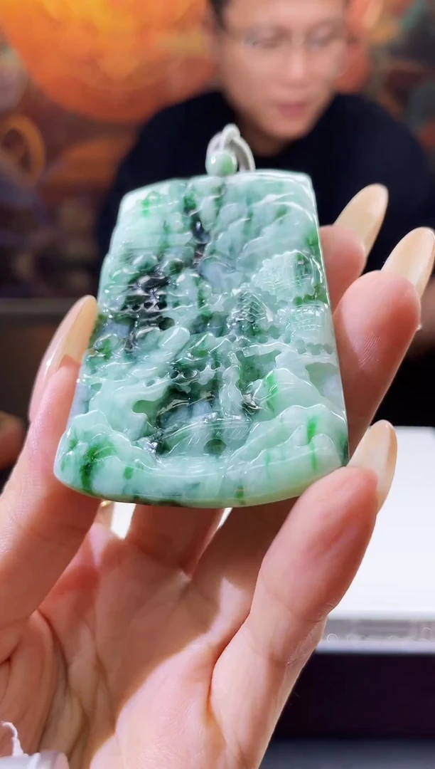 翡翠未镶嵌颈饰多样性发其一