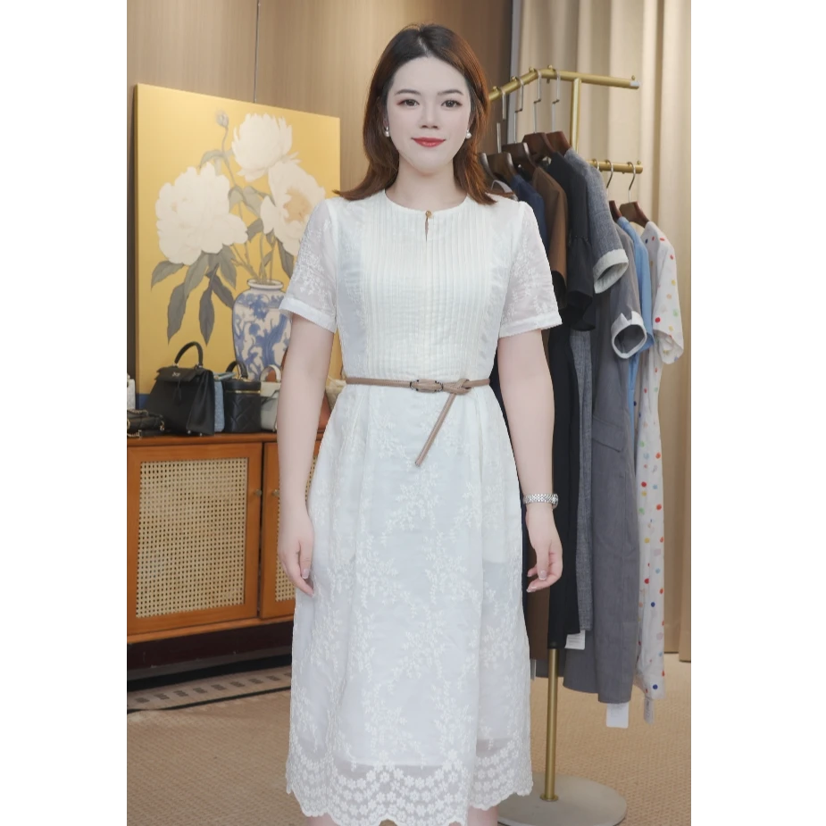 米杏色绣花短袖打条连衣裙2025夏季新款气质优雅收腰A字裙