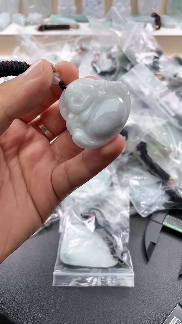 翡翠未镶嵌颈饰..../5/27/ 213