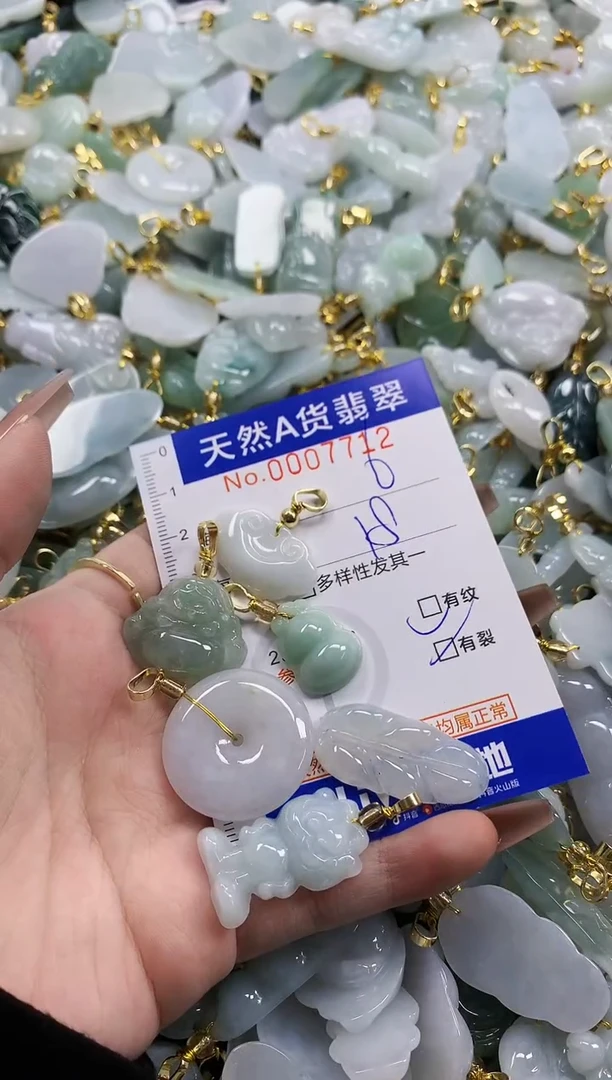 颈饰未镶嵌翡翠白*天然A货翡翠