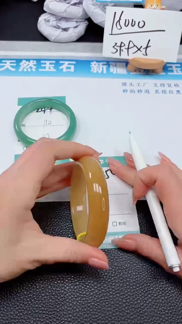 【闪购商品】石英质玉手镯未镶嵌250