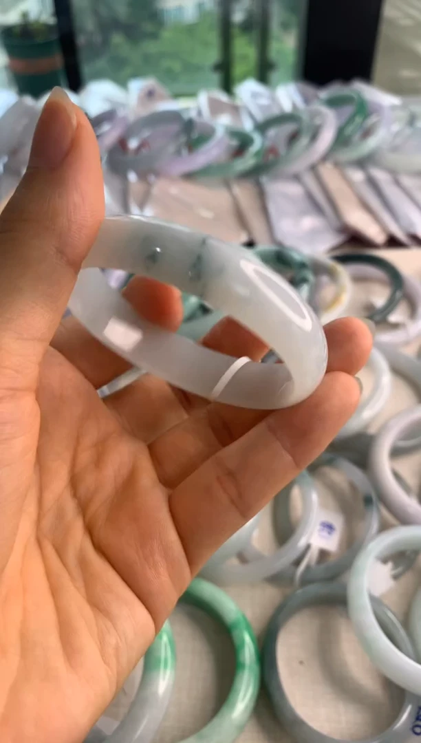翡翠手镯未镶嵌贵妃飘花52