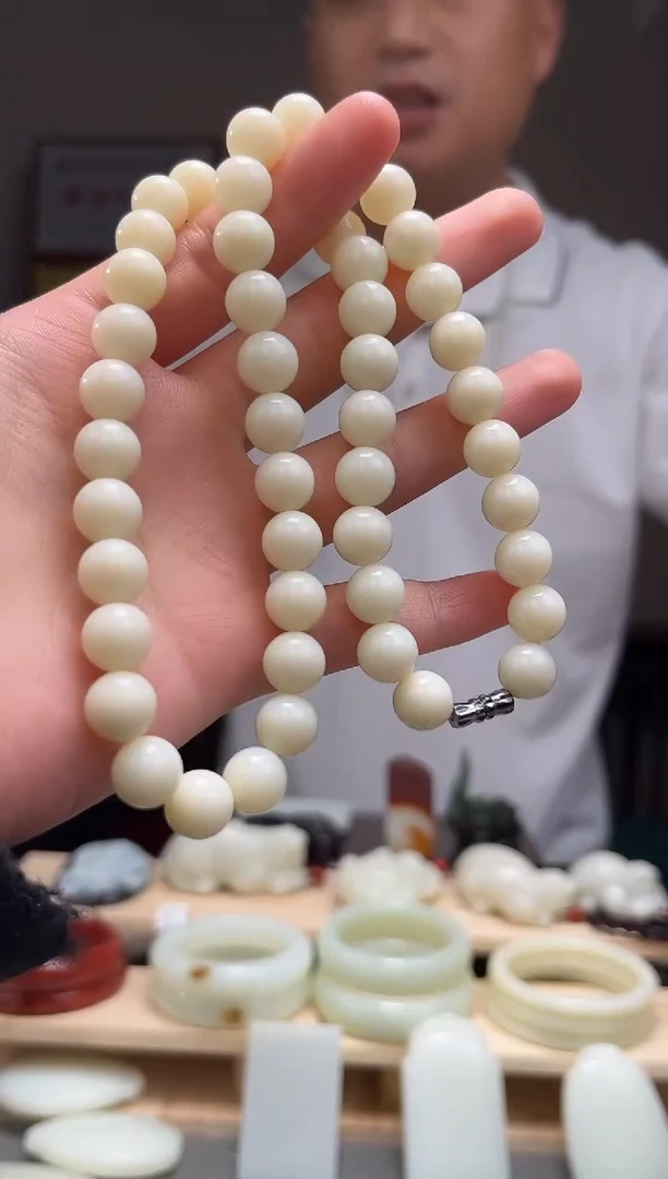 颈饰未镶嵌和田玉项链