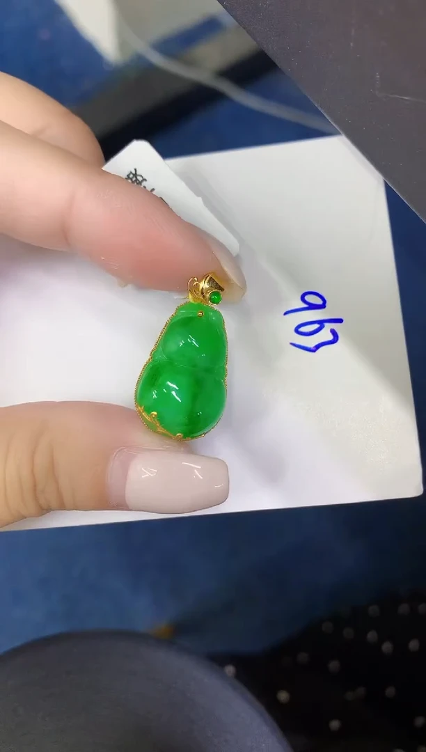 颈饰18K金镶嵌翡翠缅甸天然翡翠A货