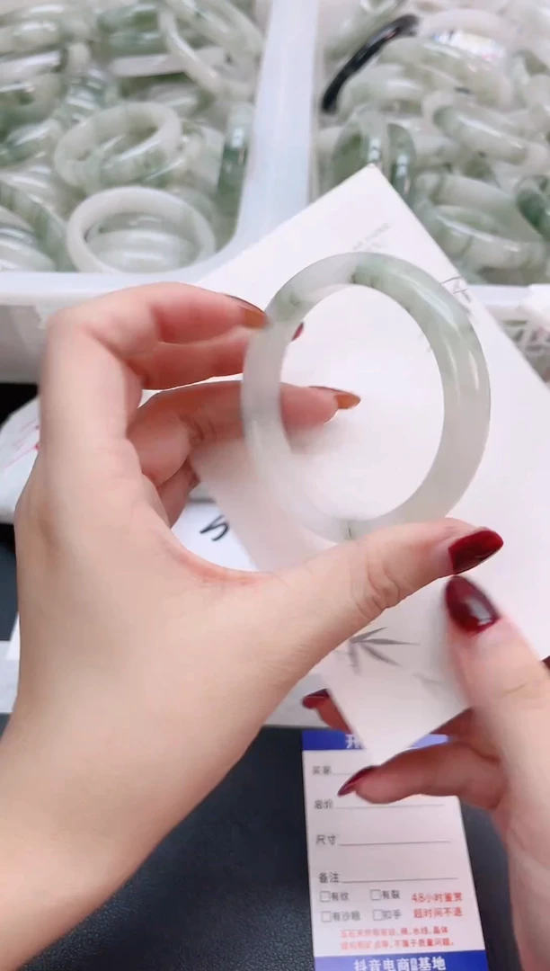 未镶嵌手镯石英质玉（金丝玉）V196-54.3