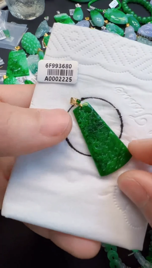 【闪购商品】翡翠吊坠(不含链)18K金镶嵌980