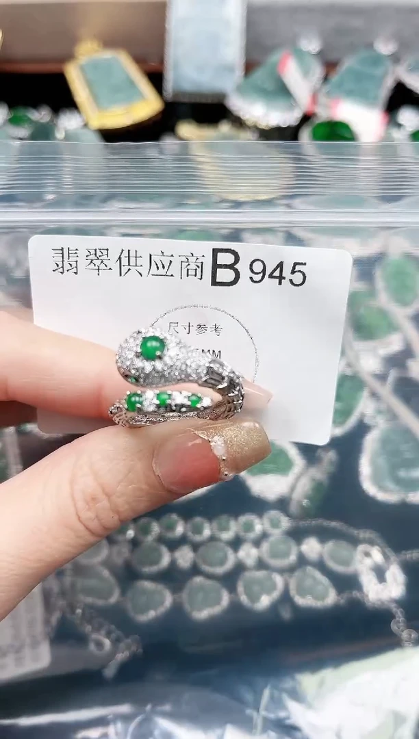 【闪购商品】翡翠颈饰未镶嵌945赠皮绳