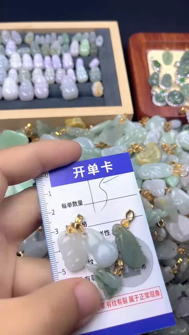 颈饰未镶嵌翡翠天然A货翡翠