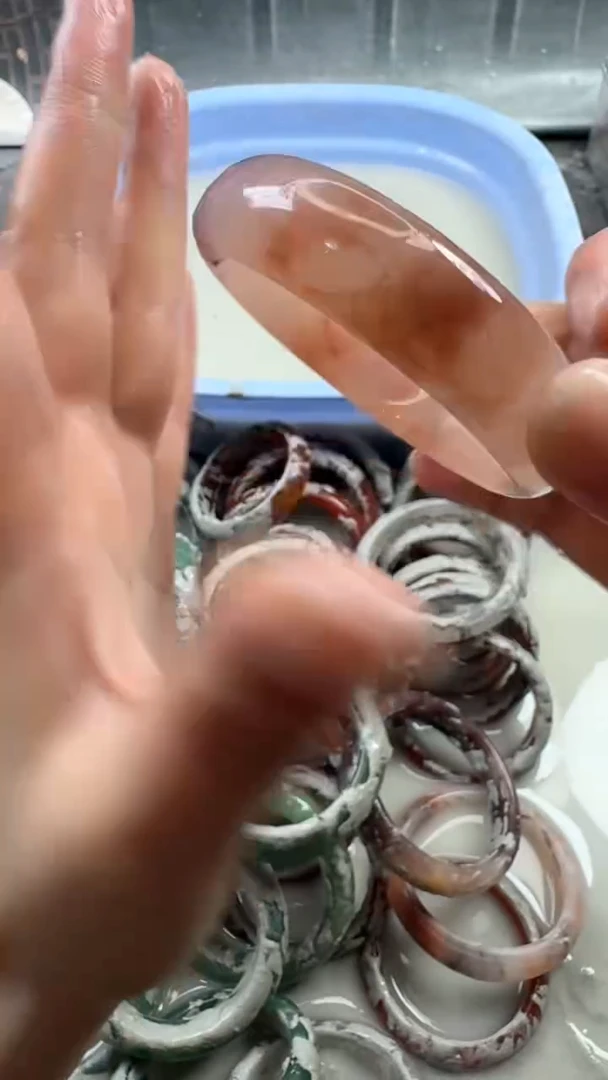 【闪购商品】石英质玉手镯未镶嵌53