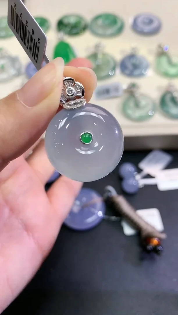 【闪购商品】翡翠颈饰18K金镶嵌B81