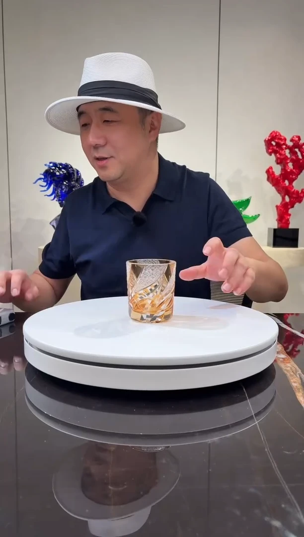 摆件金色威士忌杯