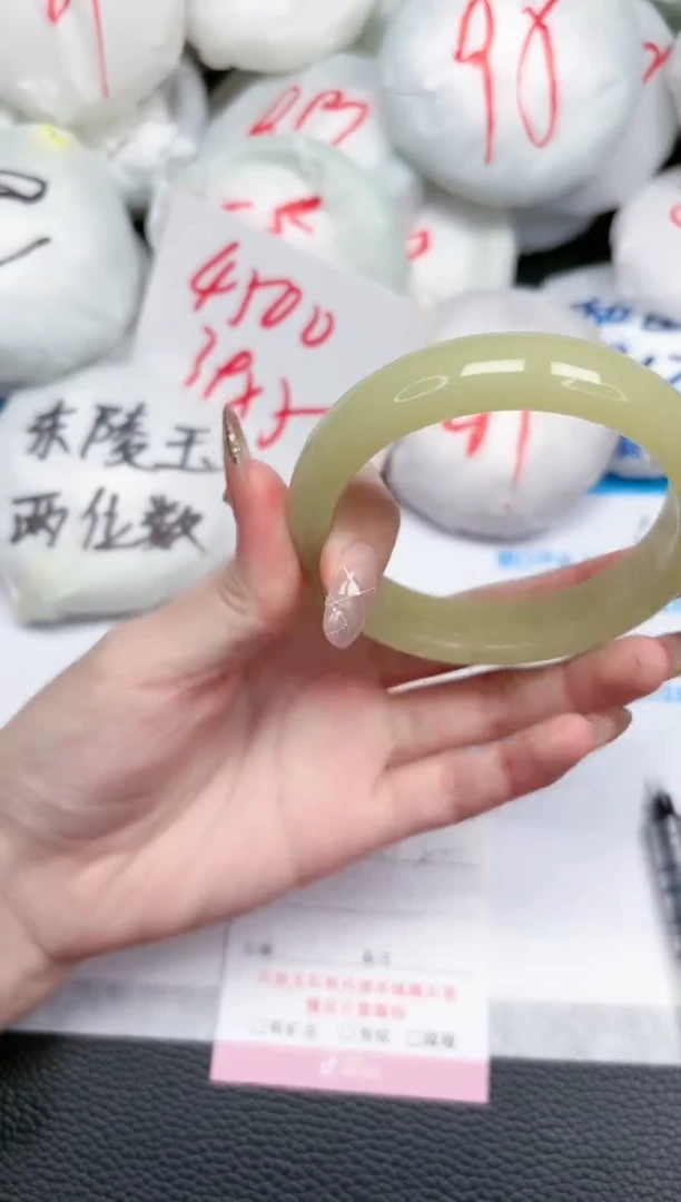 【闪购商品】石英质玉手镯未镶嵌130-58.3