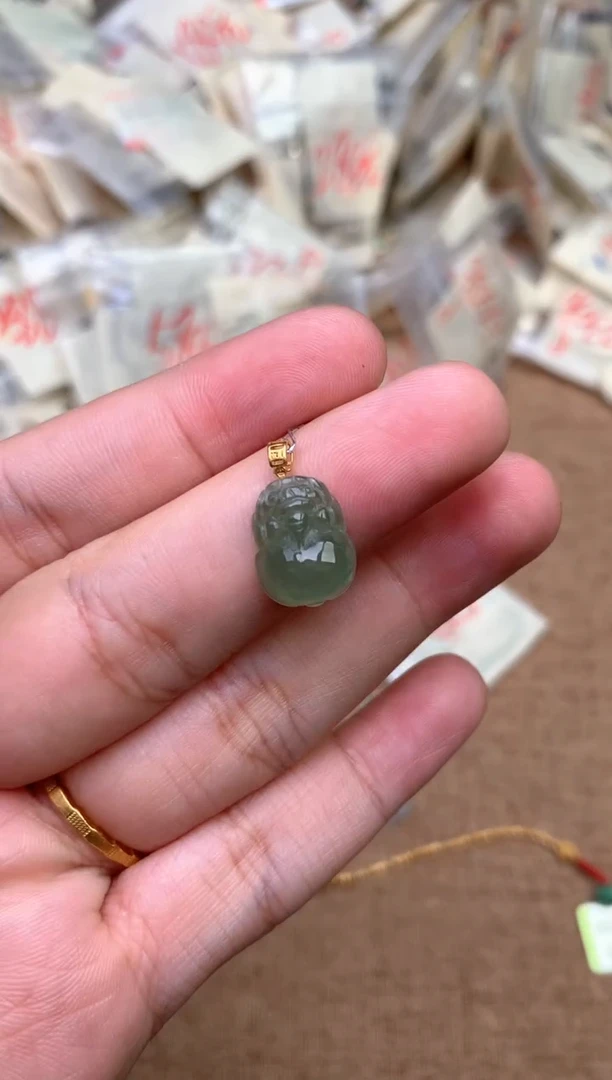 18K金镶嵌挂件翡翠 —