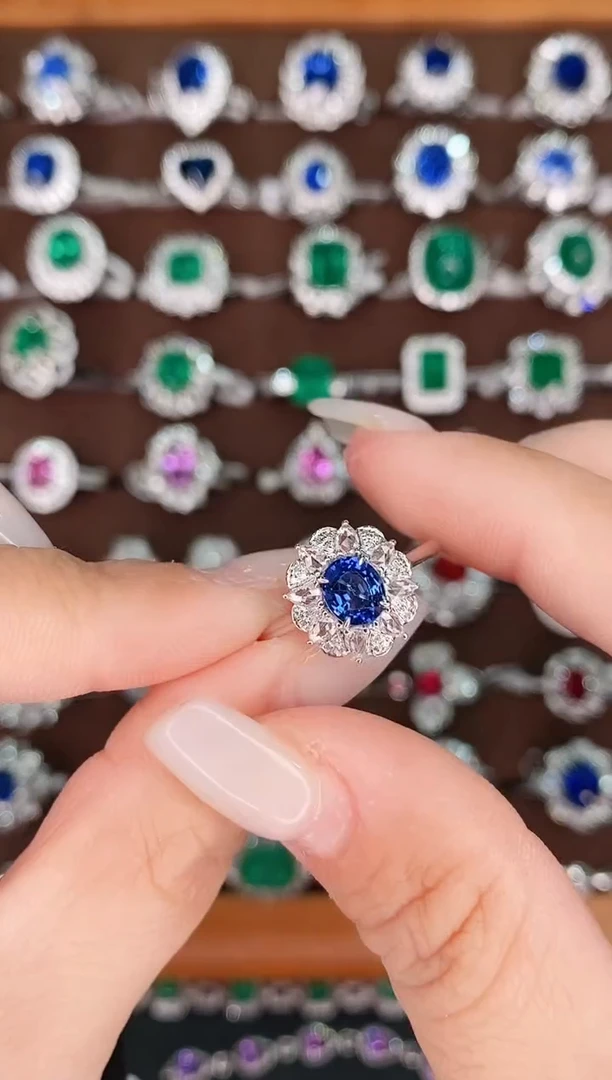 【闪购商品】蓝宝石18k金戒指18K金镶嵌0.93克拉皇家蓝色