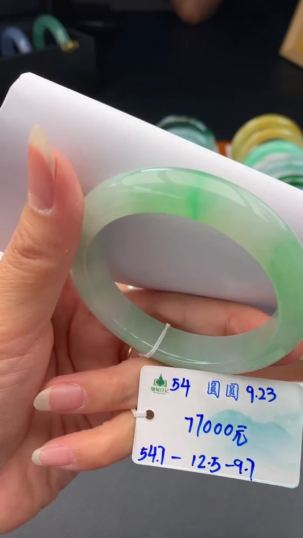 未镶嵌手镯翡翠自带#送人#，联系客服核对地址~