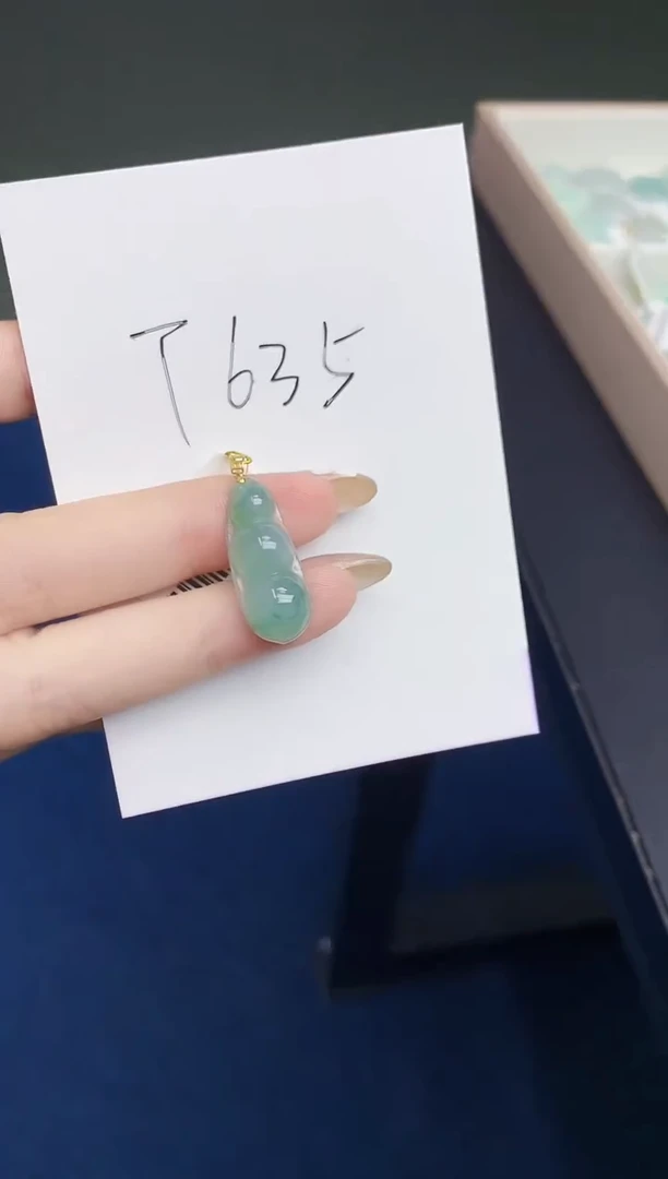 翡翠18K金镶嵌颈饰天然缅甸翡翠A货