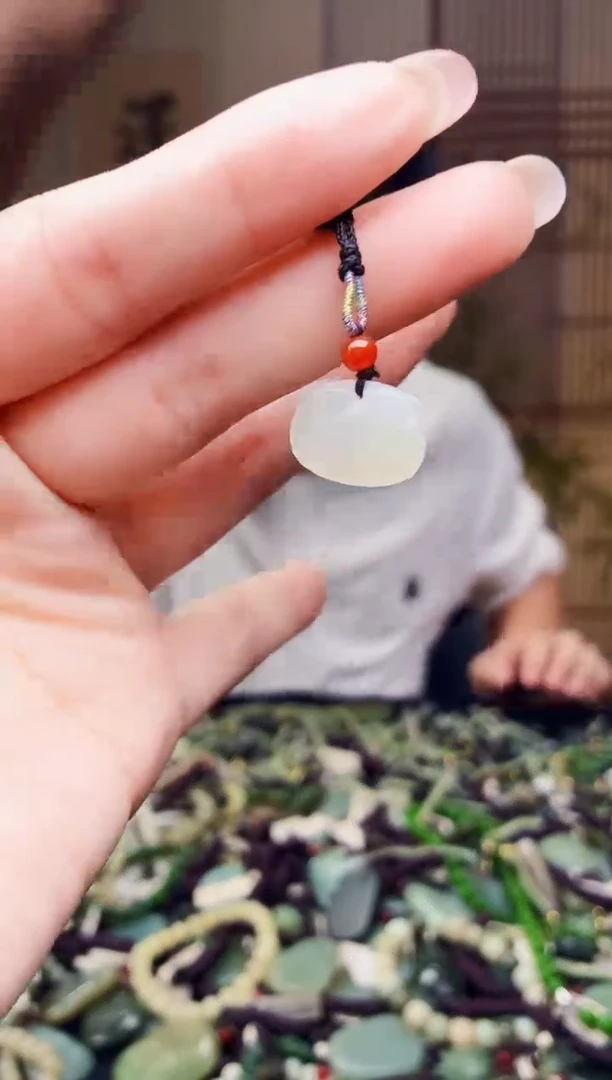 颈饰未镶嵌和田玉多样性发货，拍一发一