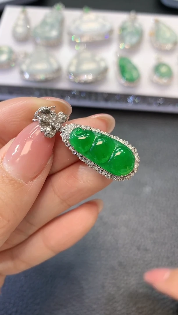 【闪购商品】翡翠吊坠(不含链)18K金镶嵌C48