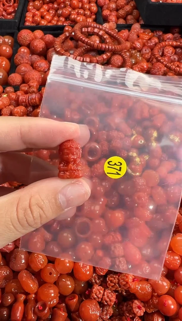 南红玛瑙未镶嵌颈饰1