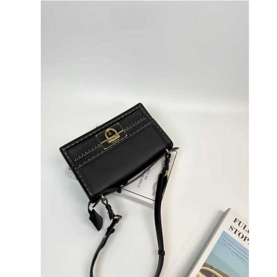 95新 FERRAGAMO/菲拉格慕 【小考拉】菲拉格慕 黑色单肩包