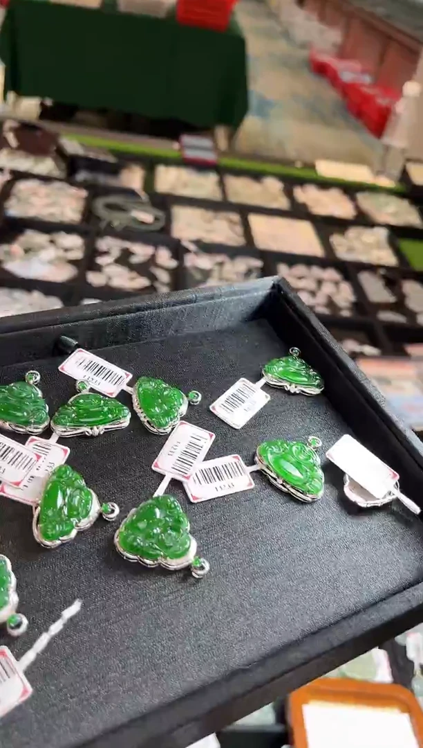 颈饰18K金镶嵌翡翠13233/多样性发一个