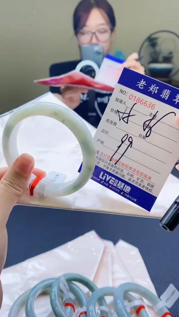 翡翠手镯未镶嵌AAAAAA