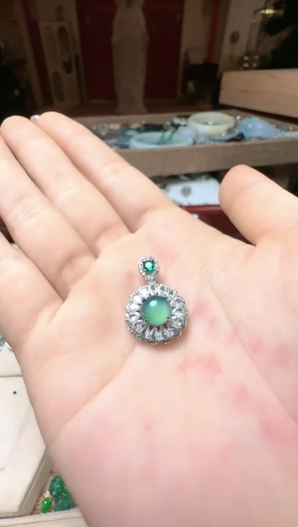 【闪购商品】翡翠吊坠(不含链)未镶嵌翡翠